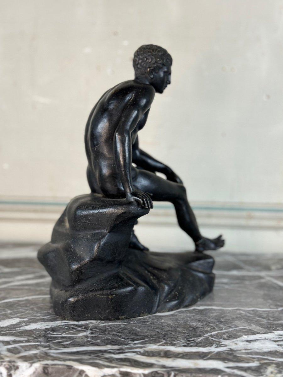 XIXe siècle Hermès au repos, bronze à patine noire en vente