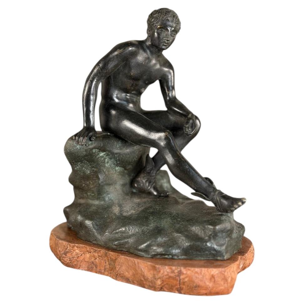 Hermes at rest, Grand Tour bronze, black and green patina, 19th century For Sale