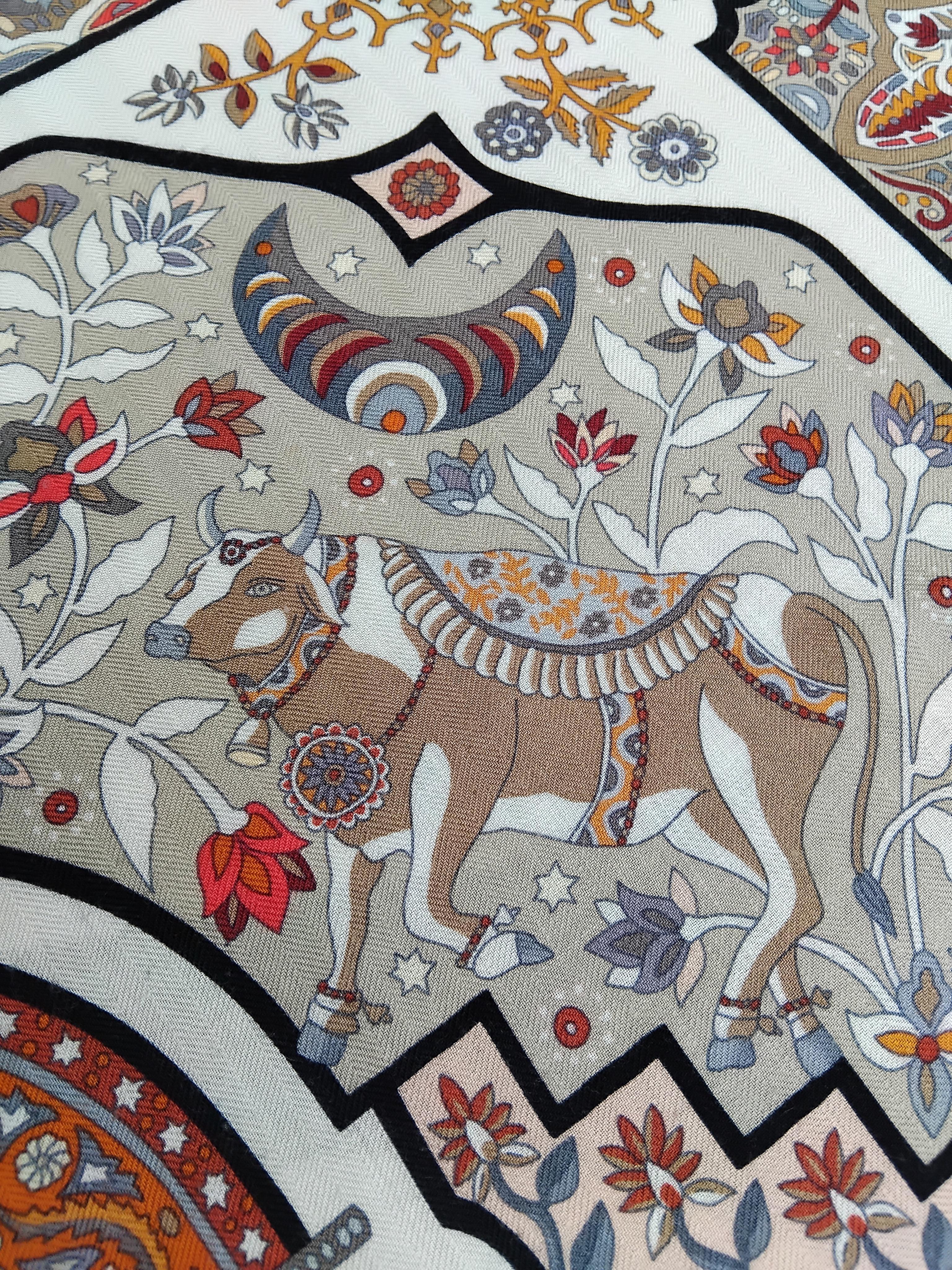 Hermès Aux Portes du Palais India Cashmere Silk Scarf Schawl Christine Henry 54' For Sale 4