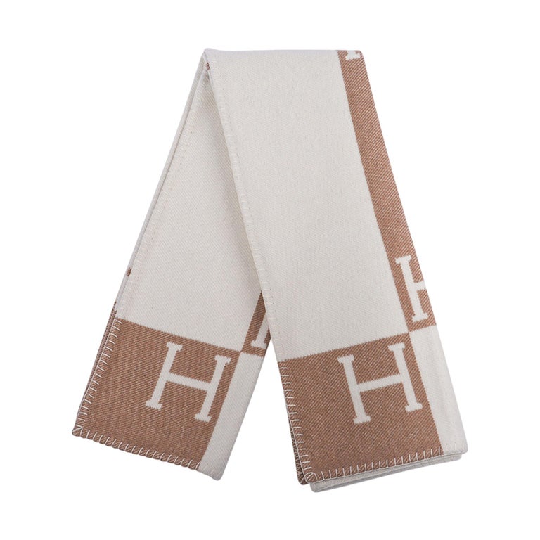 Hermes Avalon Baby Blanket Noisette Moyen / Blanc New at 1stDibs