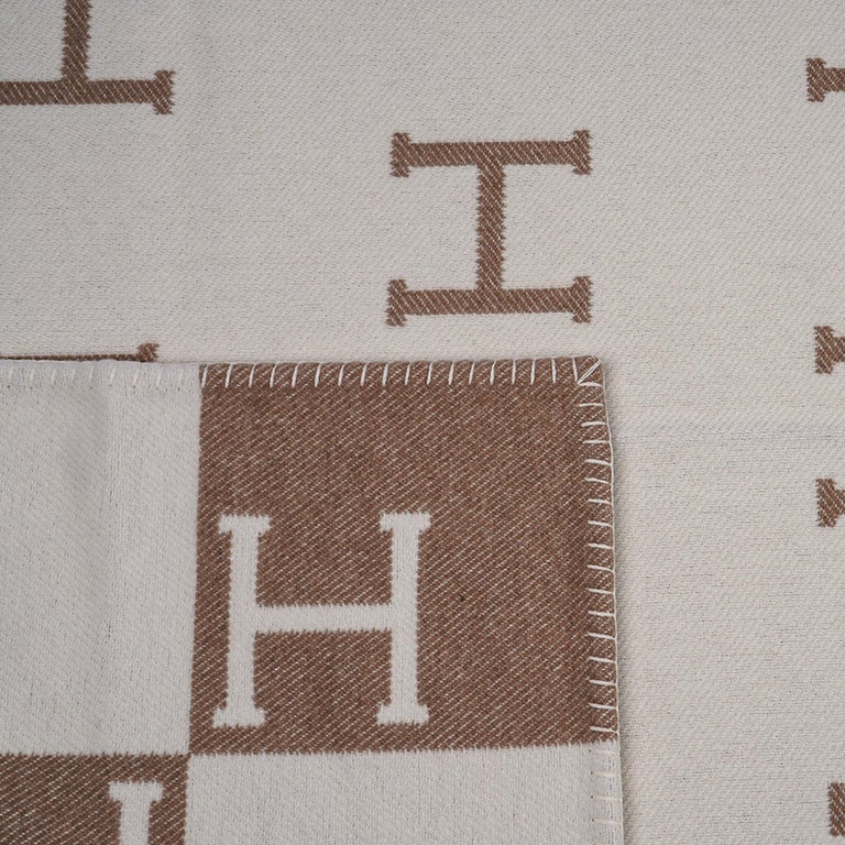 Hermes Avalon Baby Blanket Noisette Moyen / Blanc New at 1stDibs