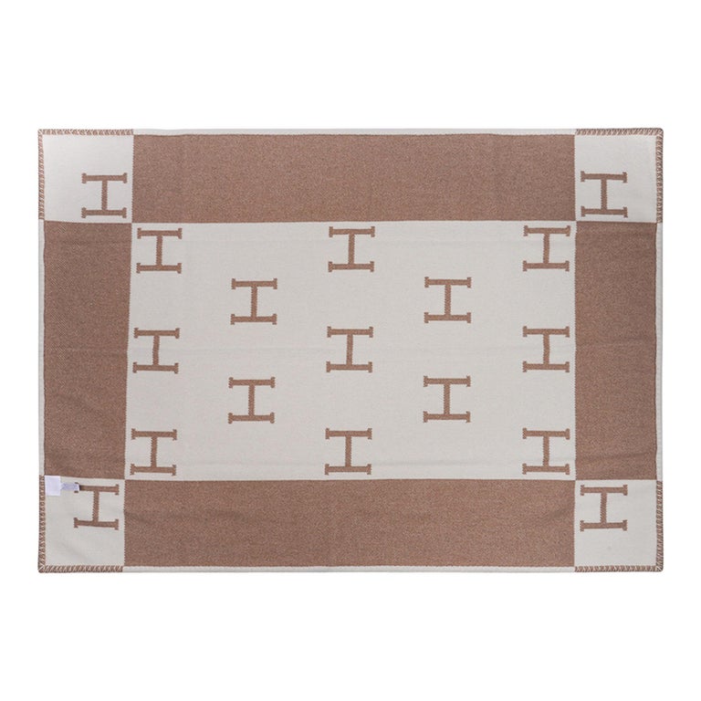 Hermes Avalon Baby Blanket Noisette Moyen / Blanc New at 1stDibs