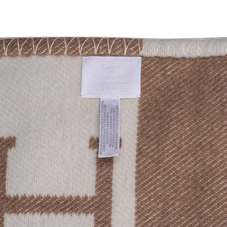 Hermes Avalon Baby Blanket Noisette Moyen / Blanc New at 1stDibs