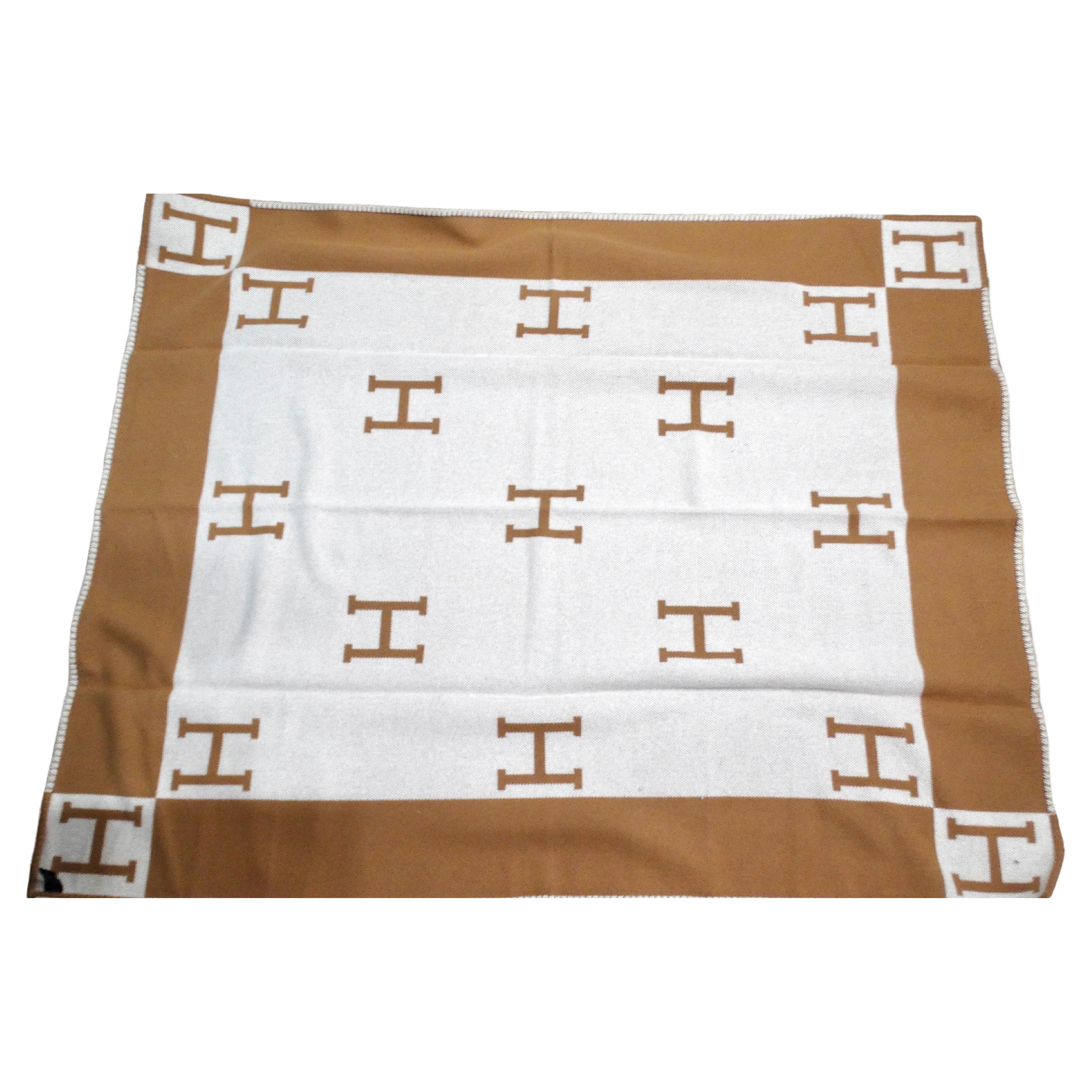 Hermes Avalon Camel & Ecru Wool & Cashmere Blend Throw Blanket In Excellent Condition In Scottsdale, AZ