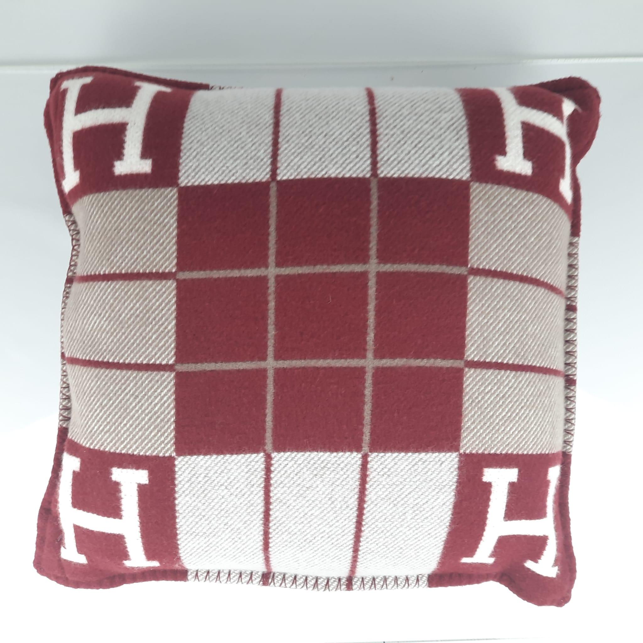 Hermes Écru Rouge H Avalon III pillow, small model 2