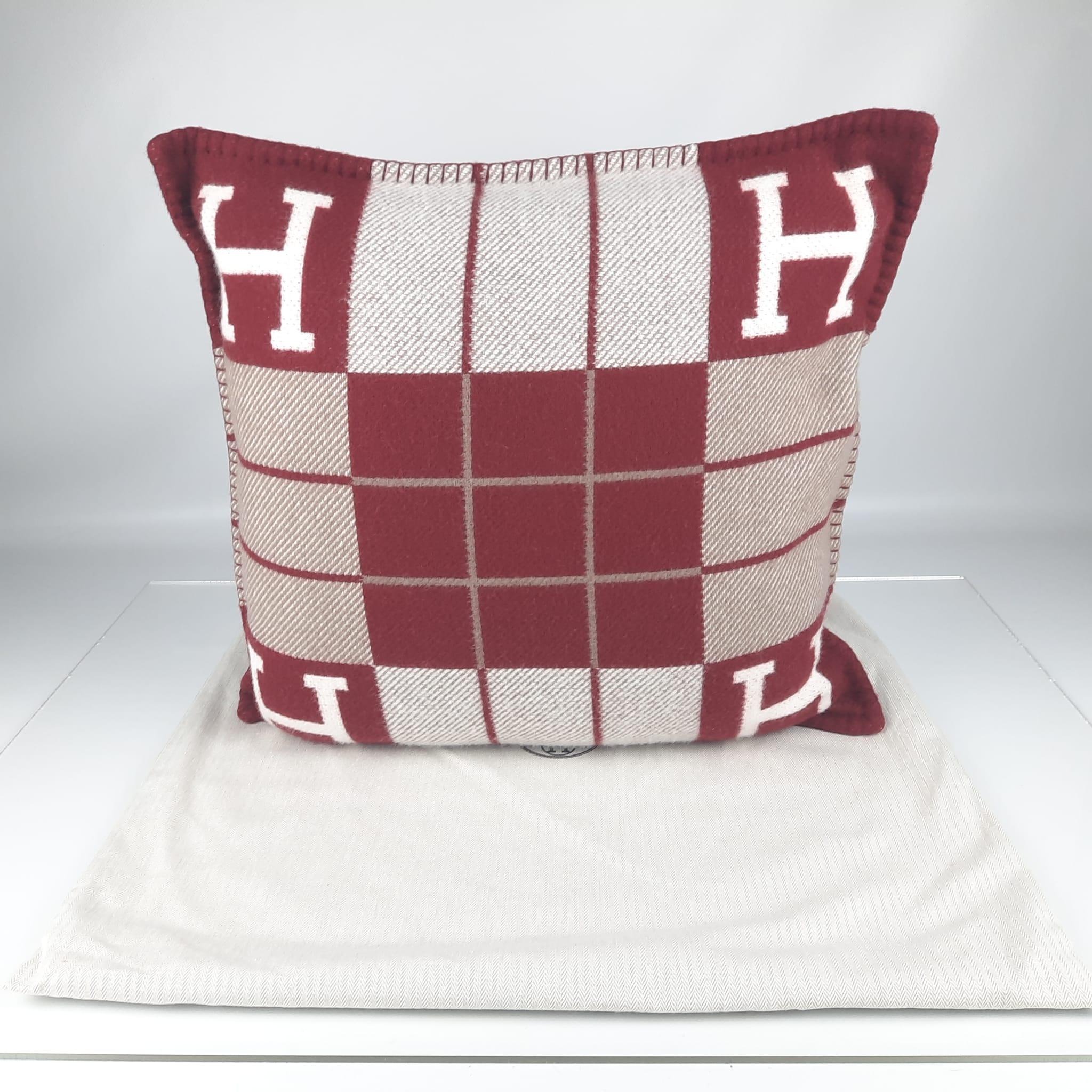 Hermes Écru Rouge H Avalon III pillow, small model 1