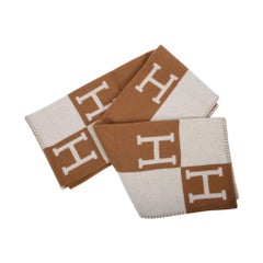 Hermes Avalon III Signature H Blanket Cammello e Ecrù Throw