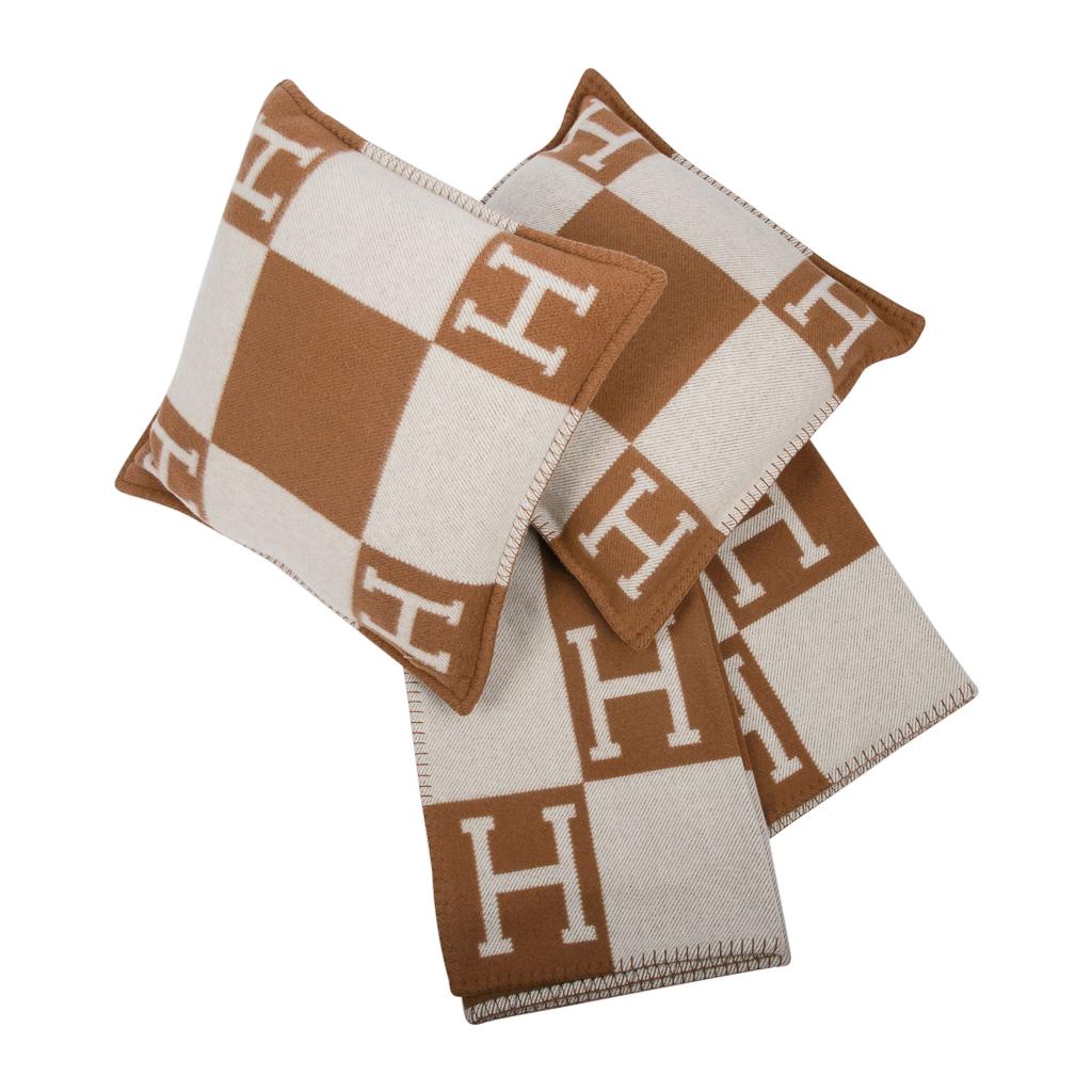 Beige Hermes Avalon III Signature H Blanket Camel and Ecru Throw