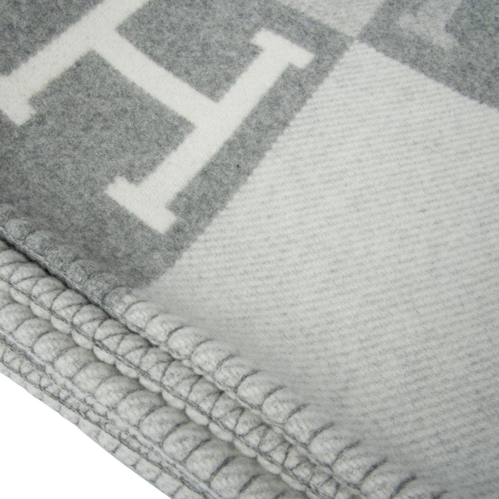 Guaranteed authentic Hermes classic Avalon III signature H blanket features Gris Clair and Ecru.
Created from 90% Merino Wool and 10% cashmere and has whip stitch edges.
Comes with Hermes box.
New or Pristine Store Fresh Condition. 
BLANKET