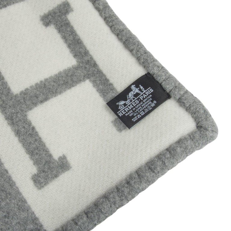 Hermes Avalon III Signature H Gris Clair and Ecru Throw Blanket For