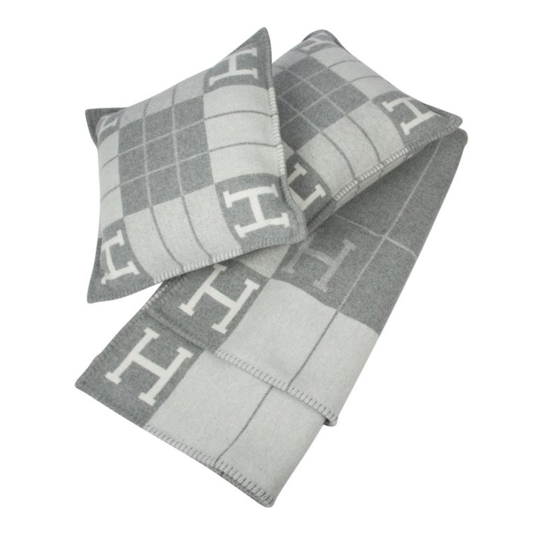 Hermes Avalon III Signature H Gris Clair and Ecru Throw Blanket at