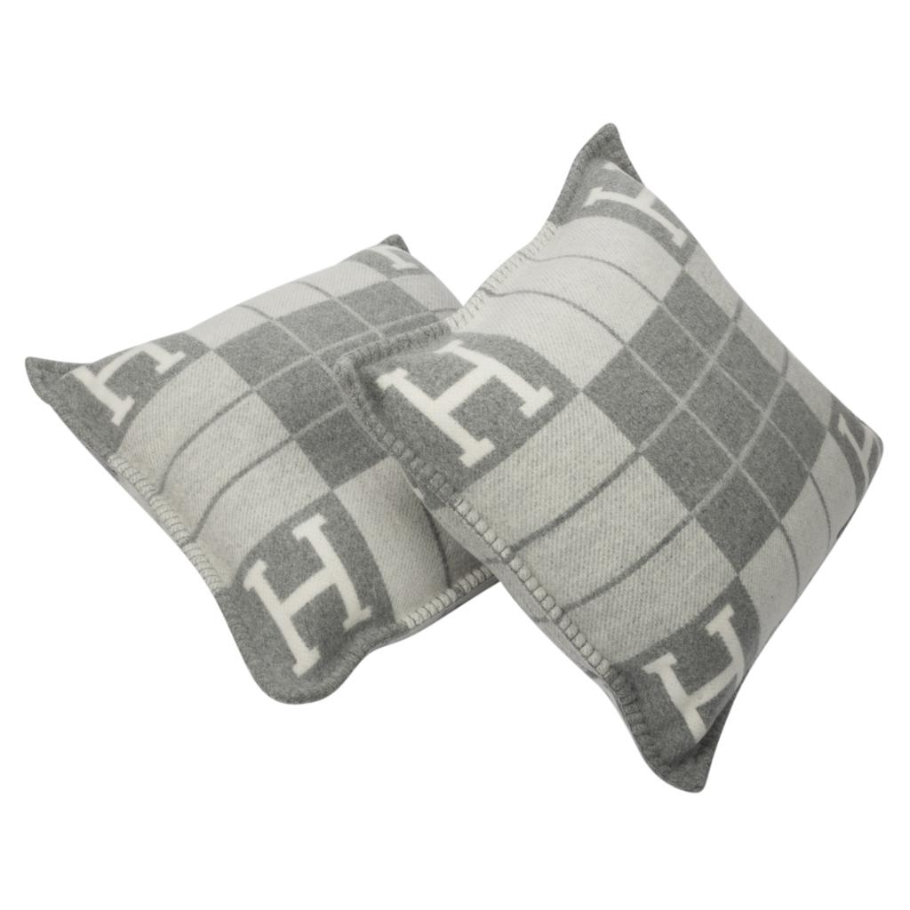 Hermes Avalon III Signature H Gris Clair and Ecru Throw Blanket 1