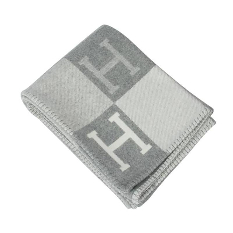 Hermes Avalon III Signature H Gris Clair and Ecru Throw Blanket For Sale