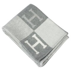 Hermes Avalon III Signature H Gris Clair and Ecru Throw Blanket