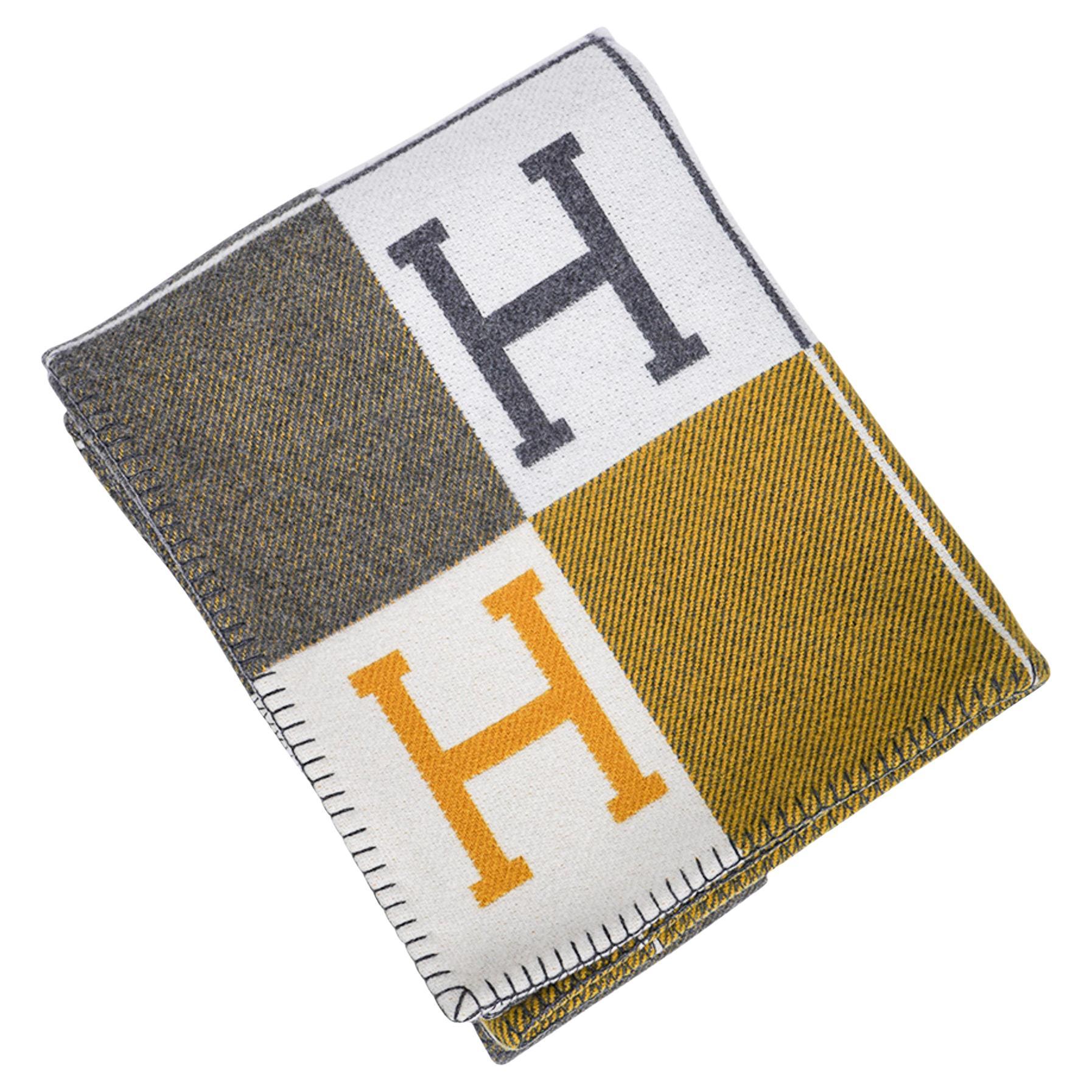 Hermes Avalon III Signature H Gris / Soleil Throw Blanket For Sale
