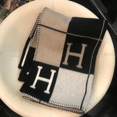 Hermès Avalon III - Plaid en laine de mérinos et cachemire écru et noir