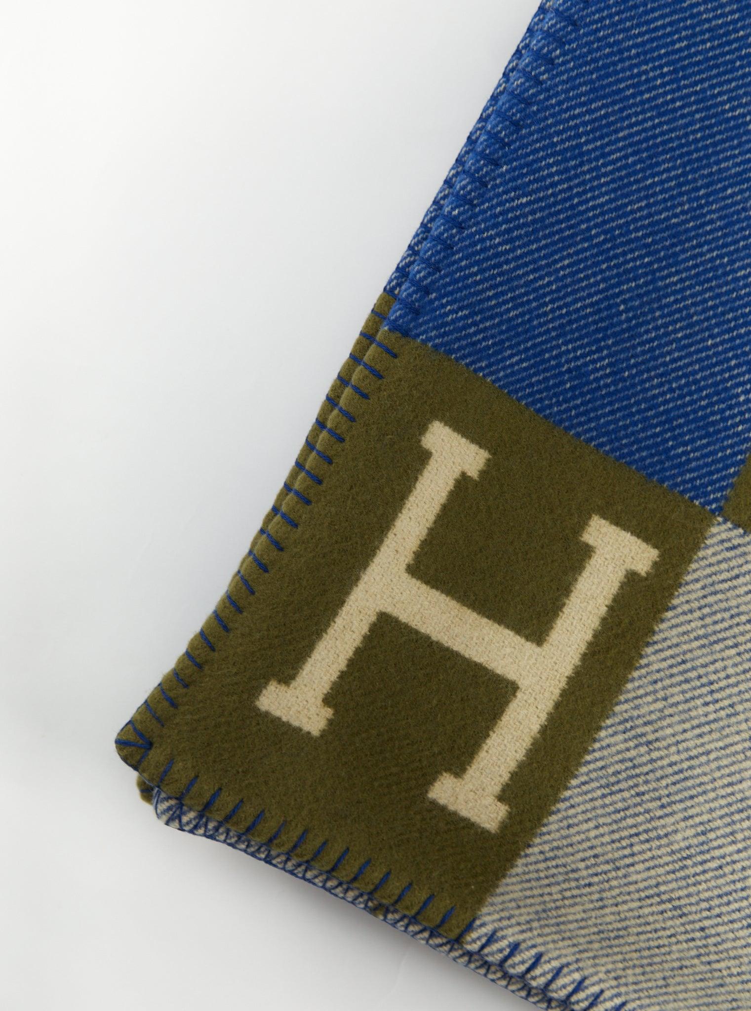 HERMÈS AVALON III THROW BLANKET Marine & Khaki In New Condition For Sale In London, GB