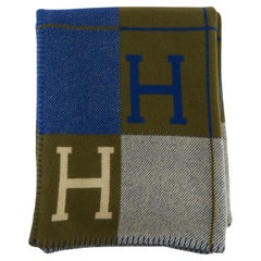 Used HERMÈS AVALON III THROW BLANKET Marine & Khaki