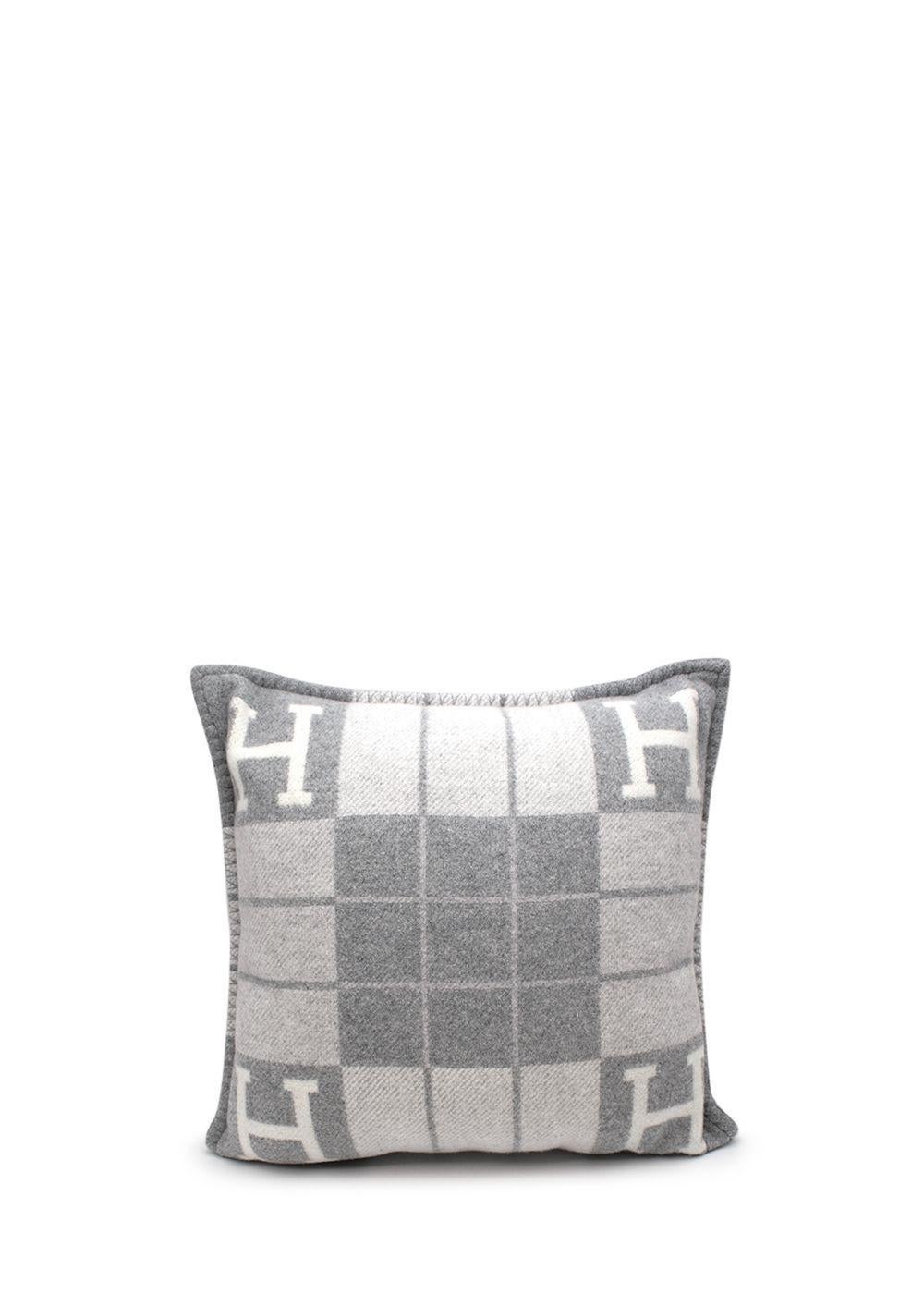 Hermes  Almohada Avalon en Nuevo estado para la venta en London, England