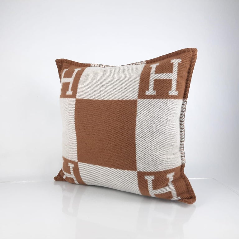 Hermes Avalon pillow, large model Écru / Camel Merinos wool, cashmere