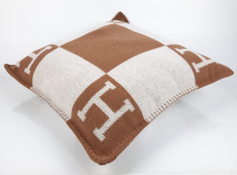Hermes Avalon pillow, large model Écru / Camel Merinos wool, cashmere