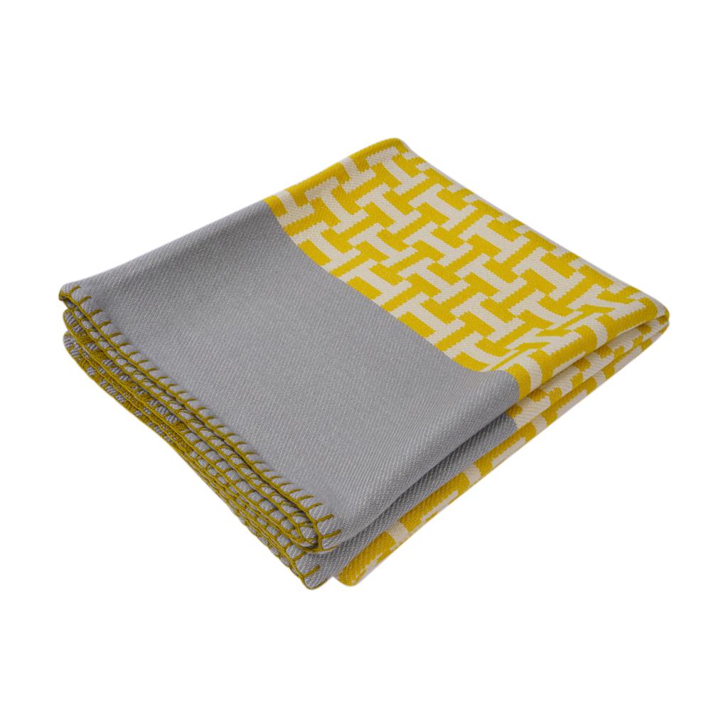 Hermes Avalon Terre D'H Hand Woven Cashmere Blanket Lime / Gris In New Condition For Sale In Miami, FL