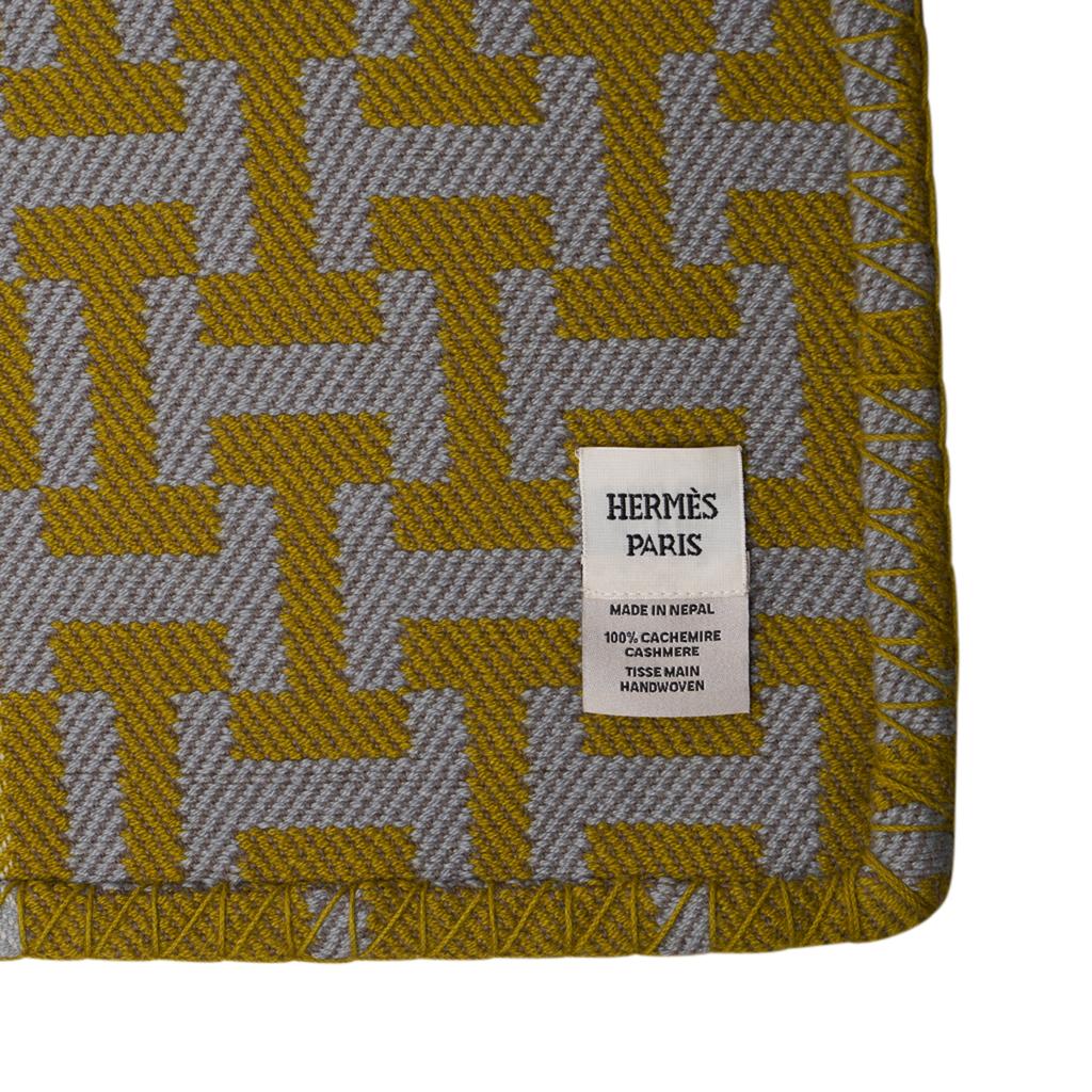 Hermes Avalon Terre D'H Hand Woven Cashmere Blanket Lime / Gris For Sale 1