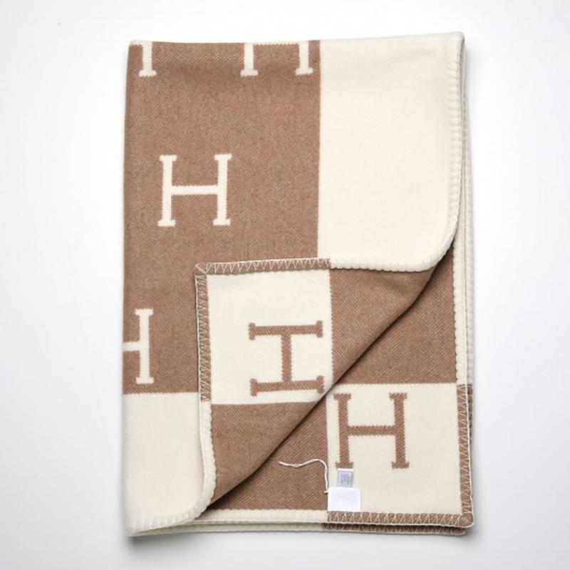 Hermes throw blanket (90% merino wool, 10% cashmere)

Measures 53