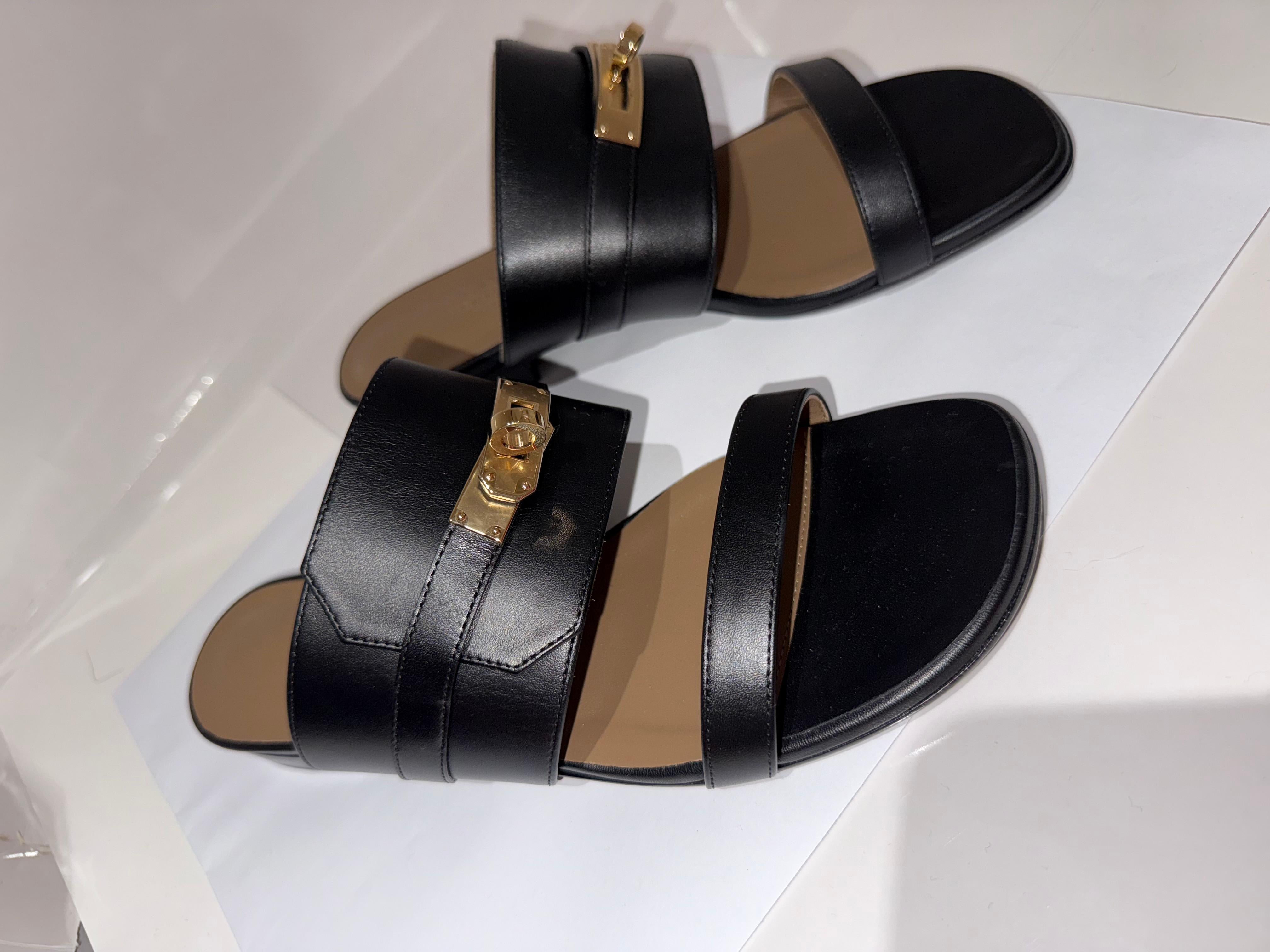 Black Hermes Avenue Sanda With Kelly Buckle For Sale