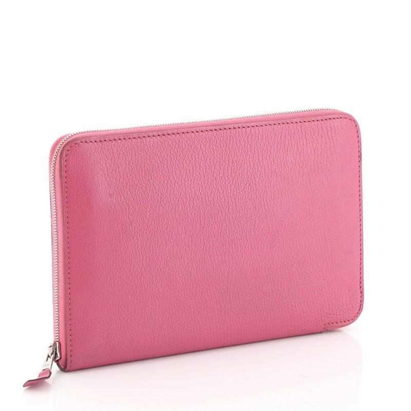 This Hermes Azap Combined Wallet Chevre Mysore GM, crafted from Rose Shocking pink Chevre Mysore leather, features palladium hardware. Its zip around closure opens to a Rose Shocking pink Chevre leather interior with multiple card slots, slip pocket
