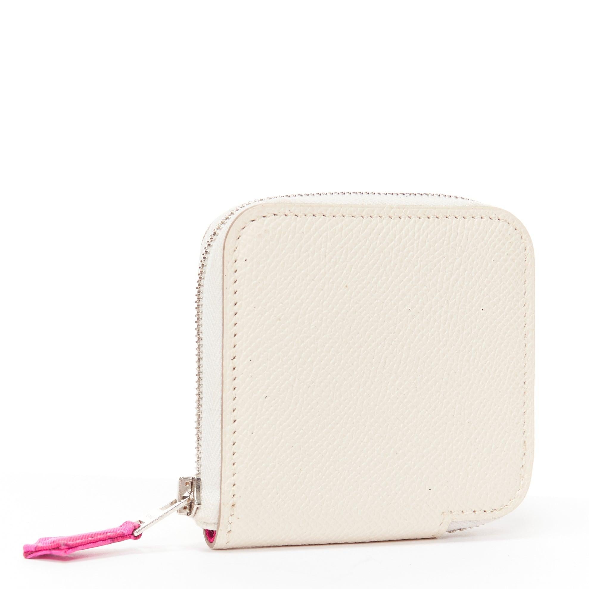 HERMES Azap Compact white leather pink printed silk zip around coins holder
Reference: AAWC/A00993
Brand: Hermes
Model: Azap Compact
Material: Leather
Color: White, Pink
Pattern: Chain
Closure: Zip
Lining: Pink Silk
Extra Details: Chain printed hot