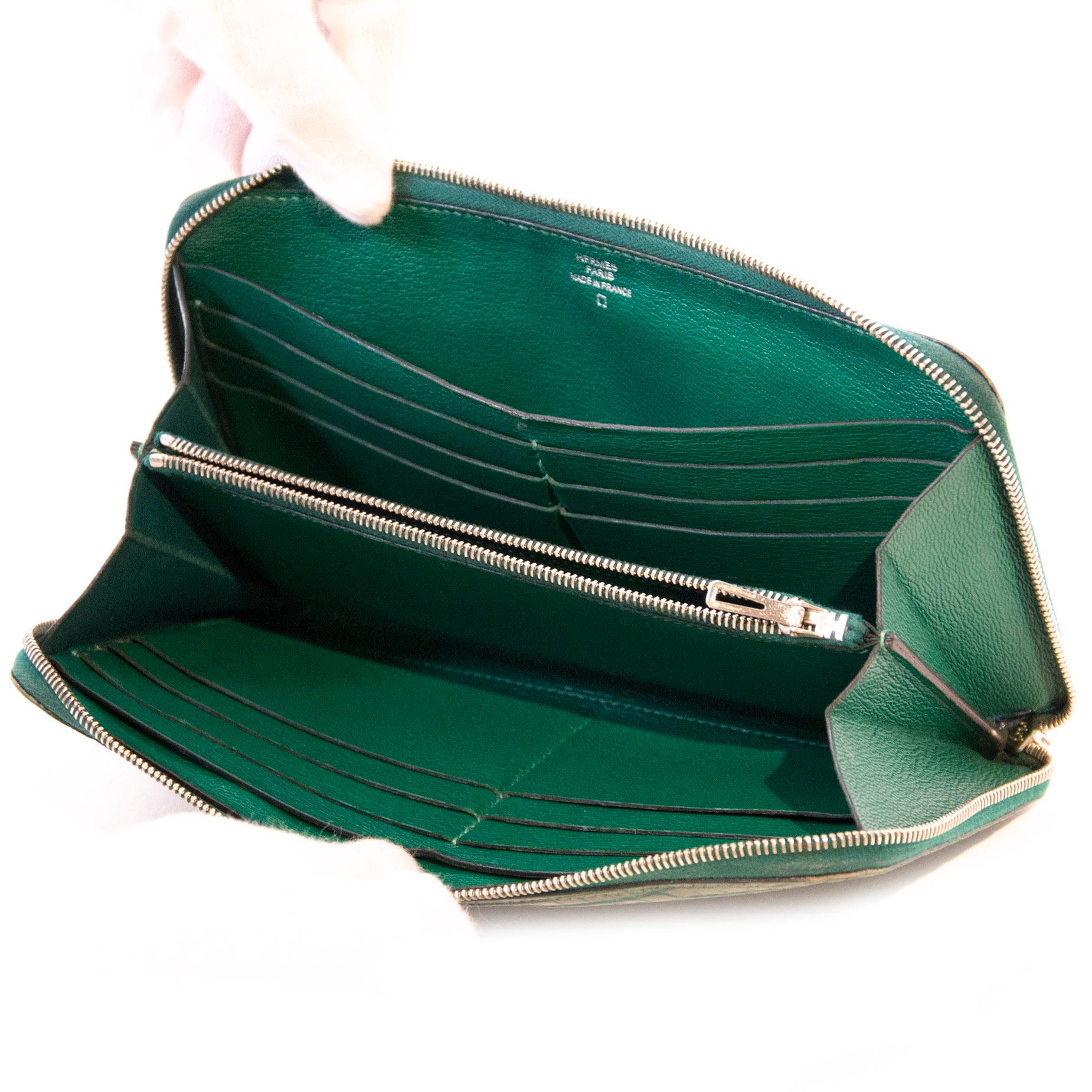 100% authentic Hermès Azap Crocodile Green Leather Wallet. A classic among the Hermès wallets: the Azap crocodile wallet. This beautiful accessory comes in an emerald green colour and is crafted from crocodile leather. It has a zipper compartment
