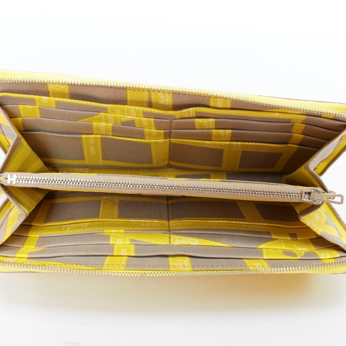 HERMES Azap Jaune Citron giallo epsom pelle classique portafoglio lungo
Riferimento: TGAS/E00149
Marchio: Hermes
Modello: Azap
Materiale: Pelle
Colore: giallo
Modello: Tinta unita
Chiusura: zip
Fodera: Fabrice multicolore
Dettagli extra: Portafoglio