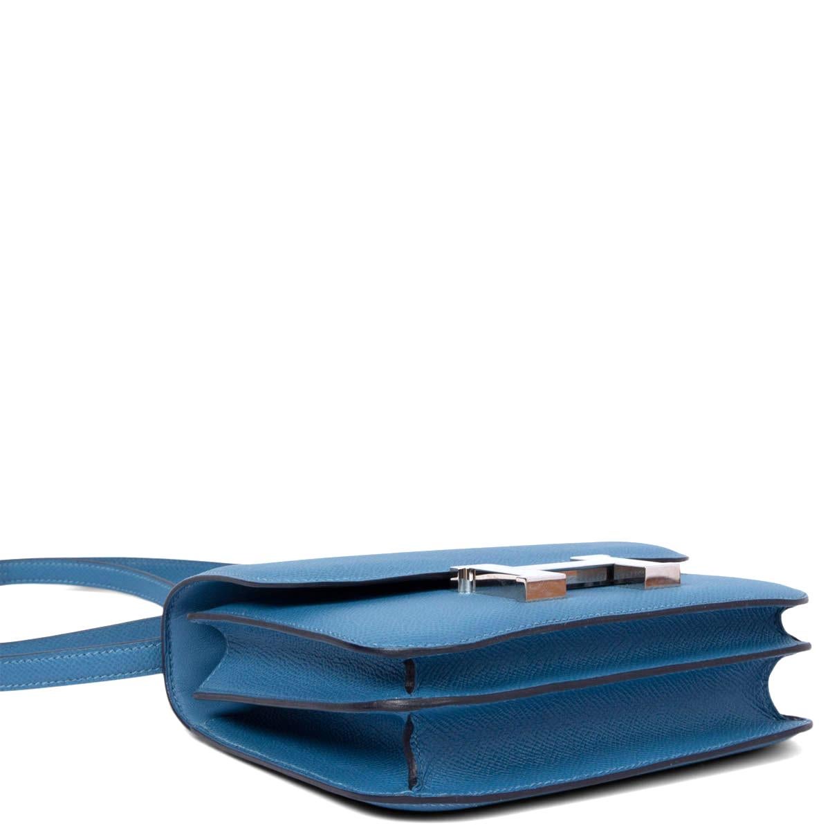 CONSTANCE 18 MINI-Tasche aus blauem Epsomleder mit Palladium im Zustand „Hervorragend“ im Angebot in Zürich, CH