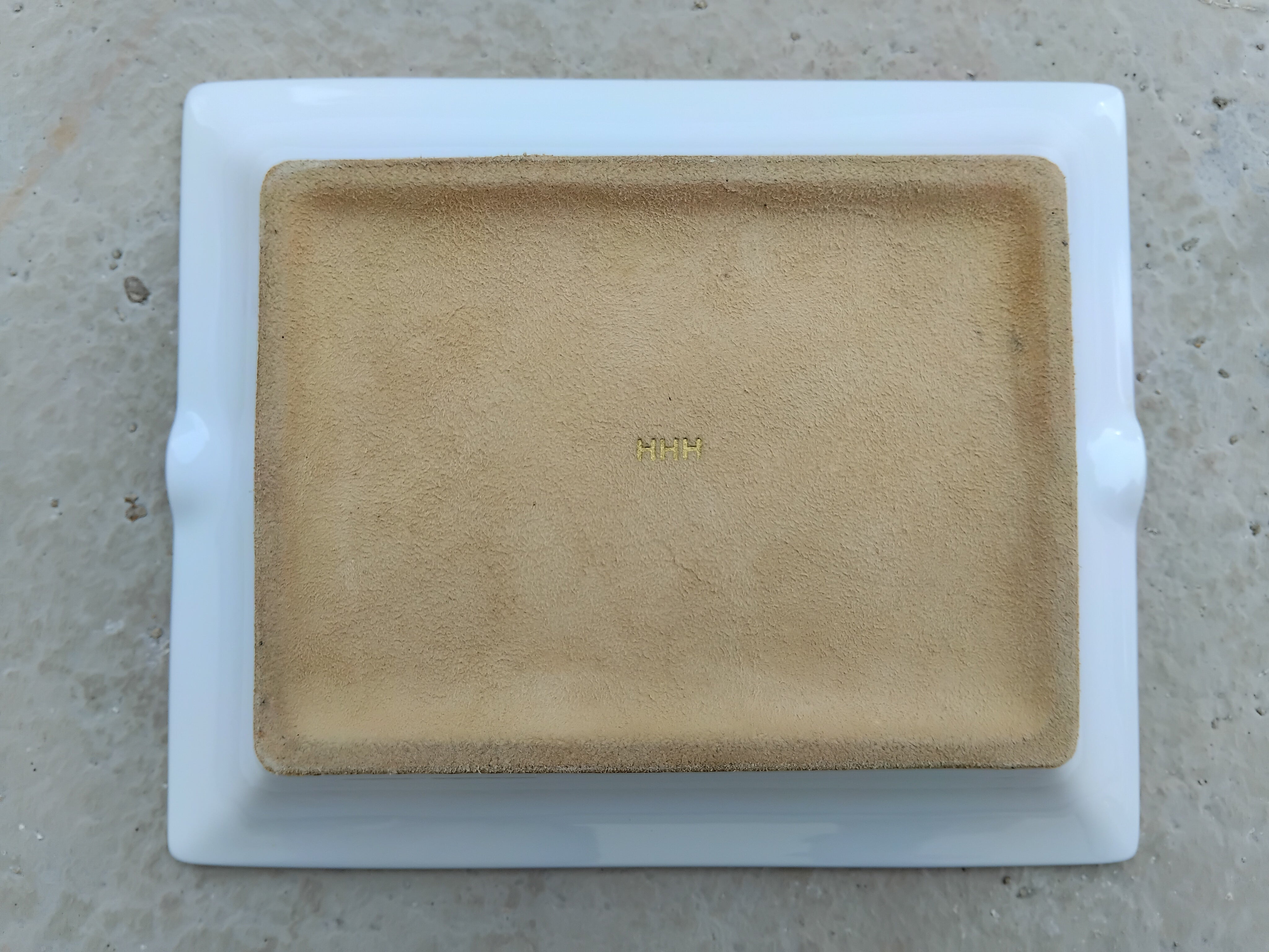 Hermès Baby Elephant Cigar Ashtray Change Tray Porcelain Gold For Sale 9