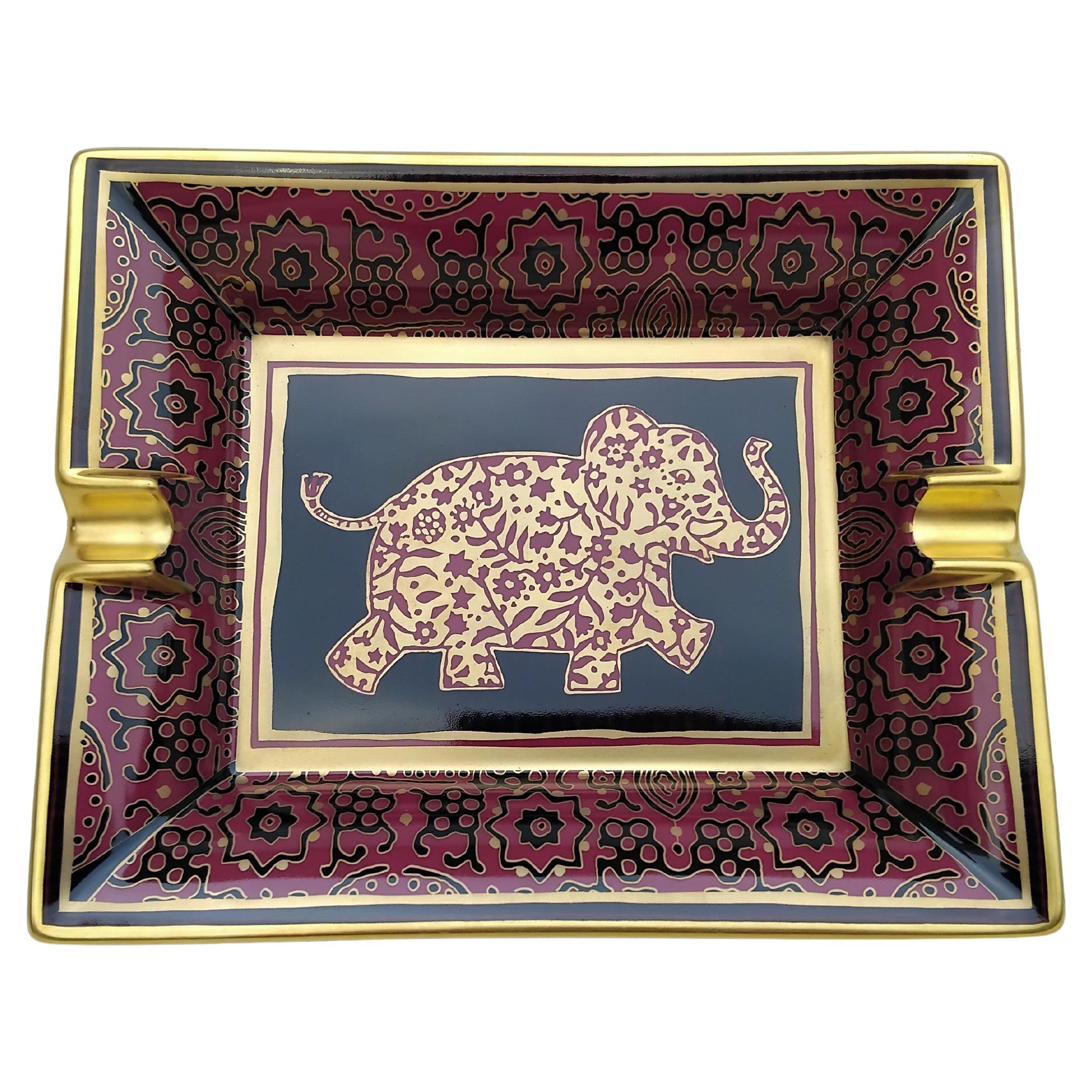 Hermès Baby Elephant Cigar Ashtray Change Tray Porcelain Gold For Sale 10