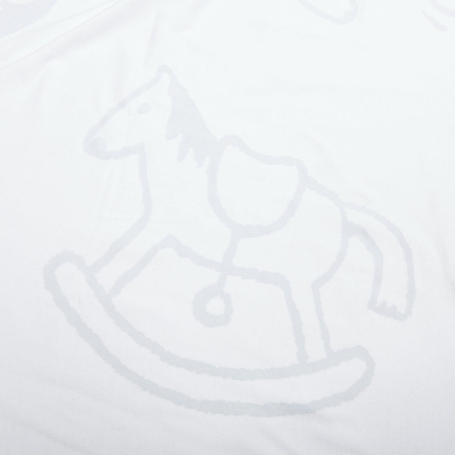 HERMES Baby hellblau Baumwolle Baby Pferd Druck weiß trimmen Decke 115cm
Referenz: KYCG/A00198
Marke: Hermes
MATERIAL: Baumwolle
Farbe: Blau, Weiß
Muster: Tiermuster
Zusätzliche Details: Niedlicher Pferdedruck.
Hergestellt in: