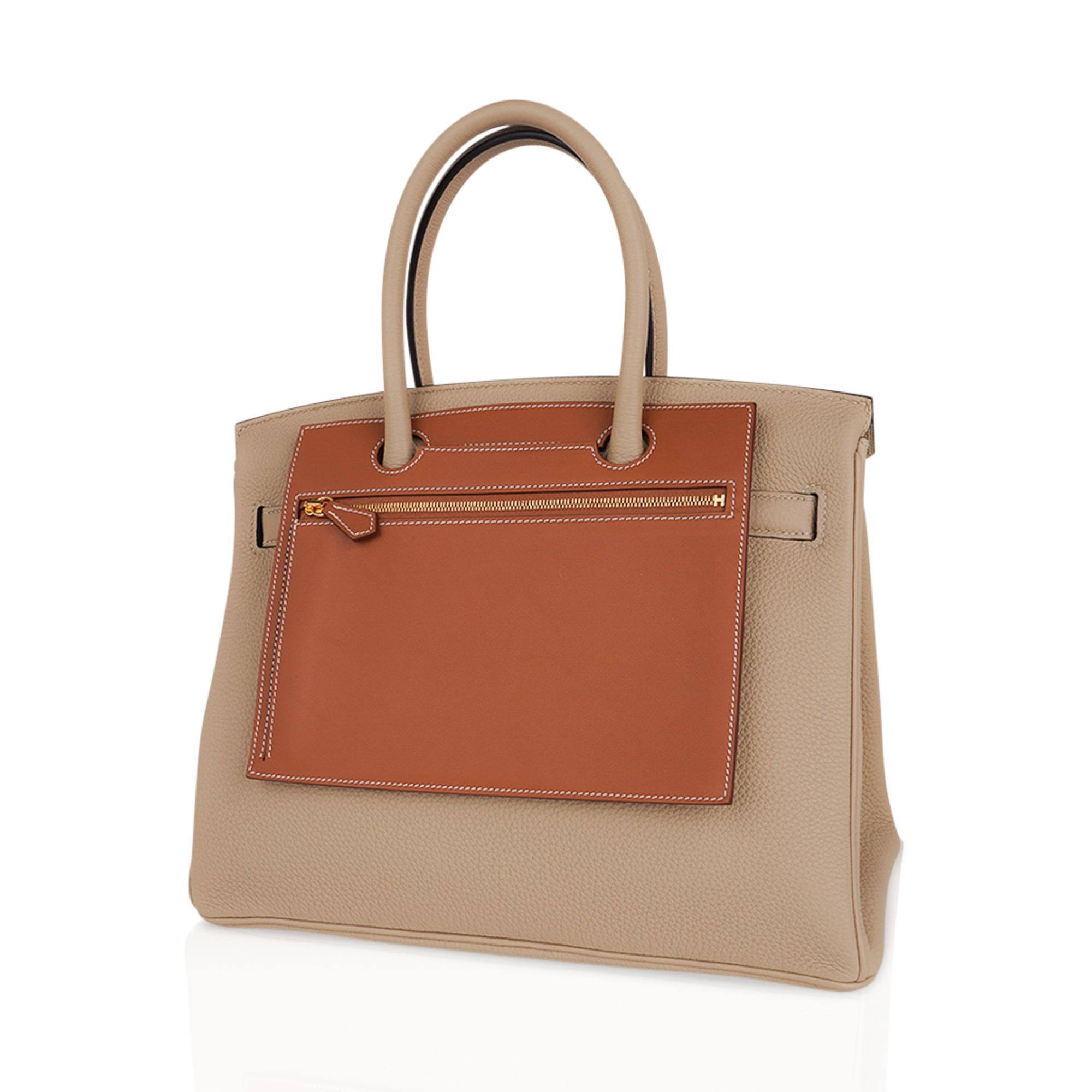 Garantiert authentische Hermes Backpocket 30 Pouch featured in Gold. 
Passend für 30 cm Birkin Tasche:: aber Sie können es sicherlich auf Ihrem 25 Birkin Tasche verwenden. 
Schön in Swift Leder mit Gold Hardware. 
Signature-Knochenstich-Detail.
