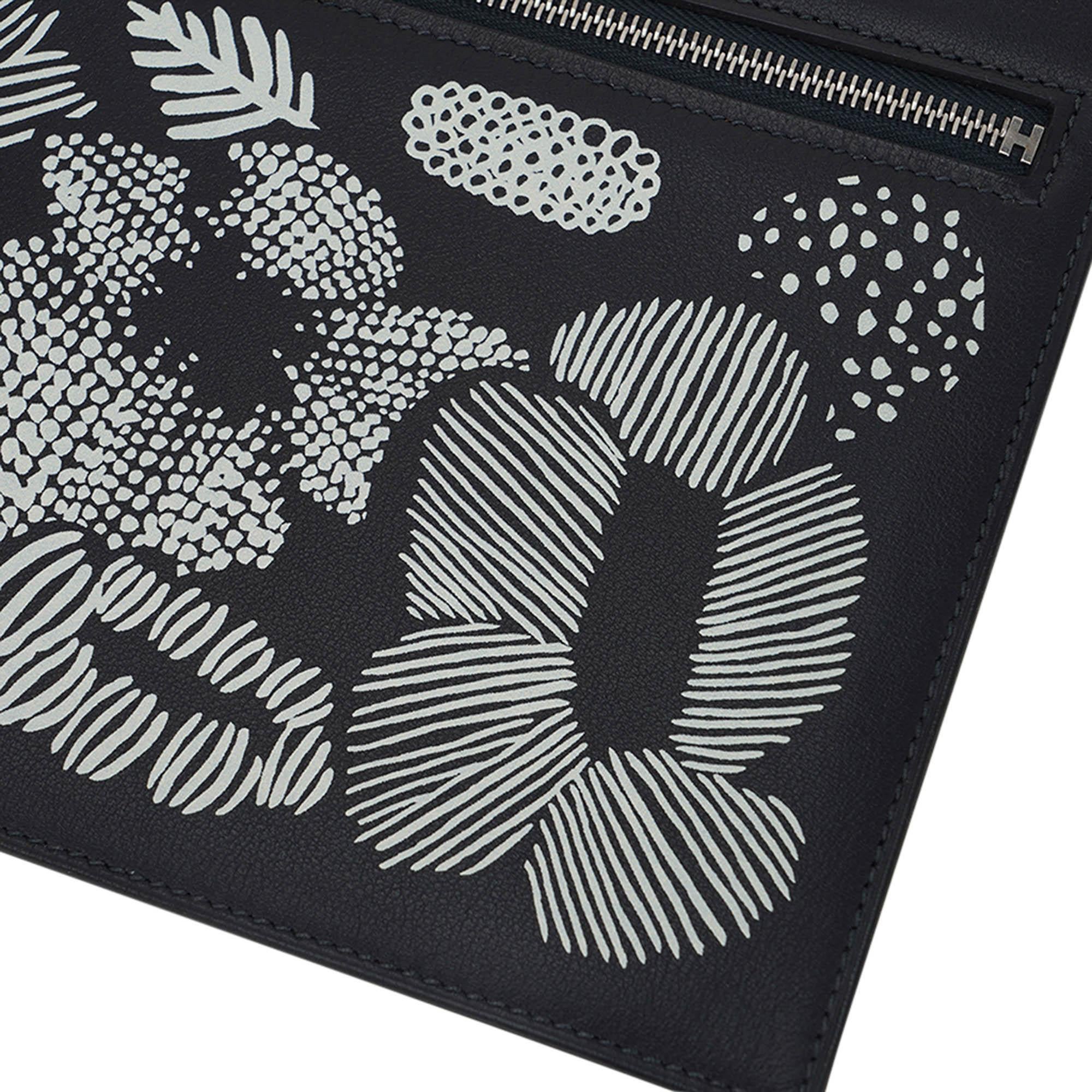 Hermes Backpocket Pouch 30 Printed Limited Edition Caban Blanc Swift Leather In New Condition In Miami, FL