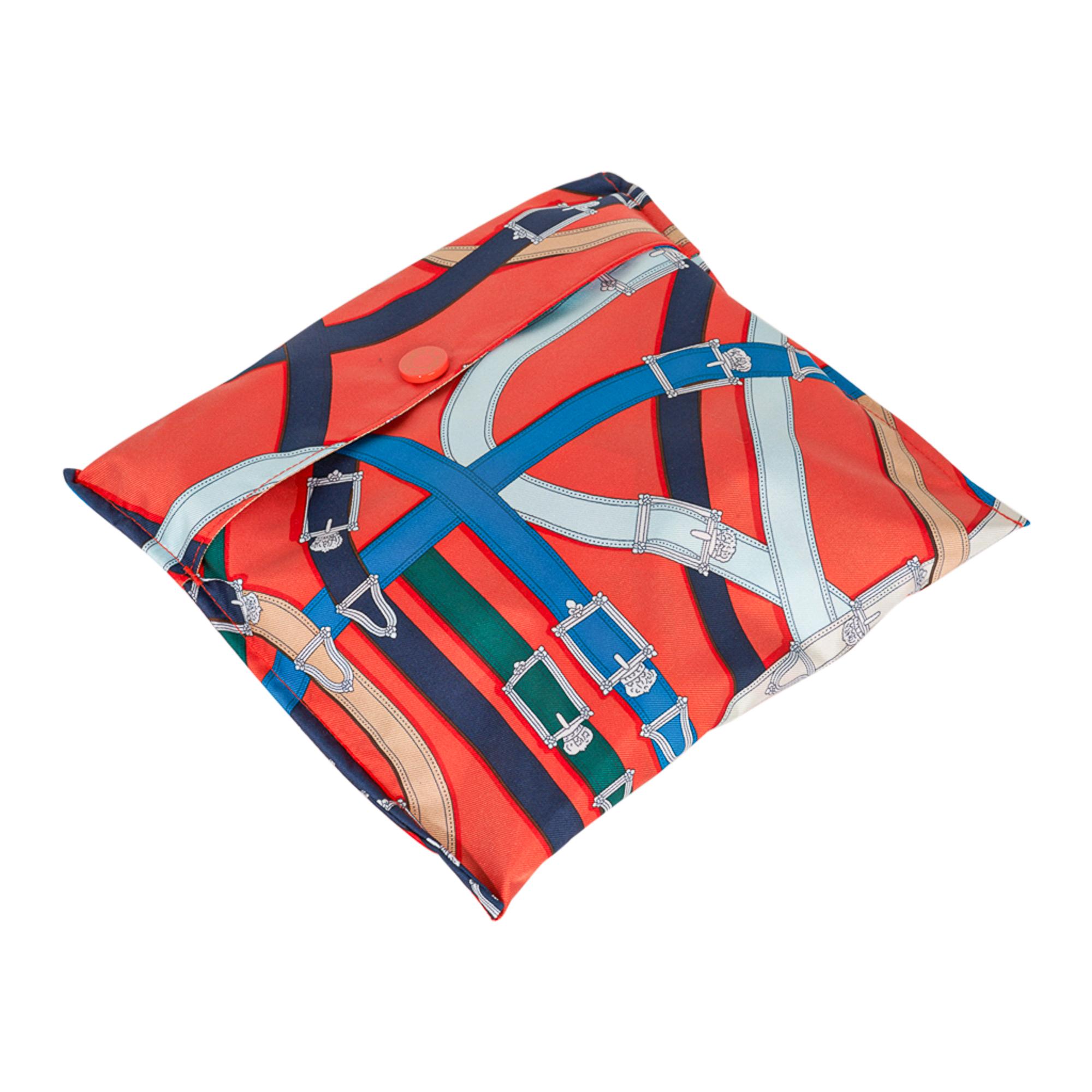 Women's or Men's Hermes Airsilk Duffle Bag Cavalcadour 38 Orange Silk Limited Edition New For Sale