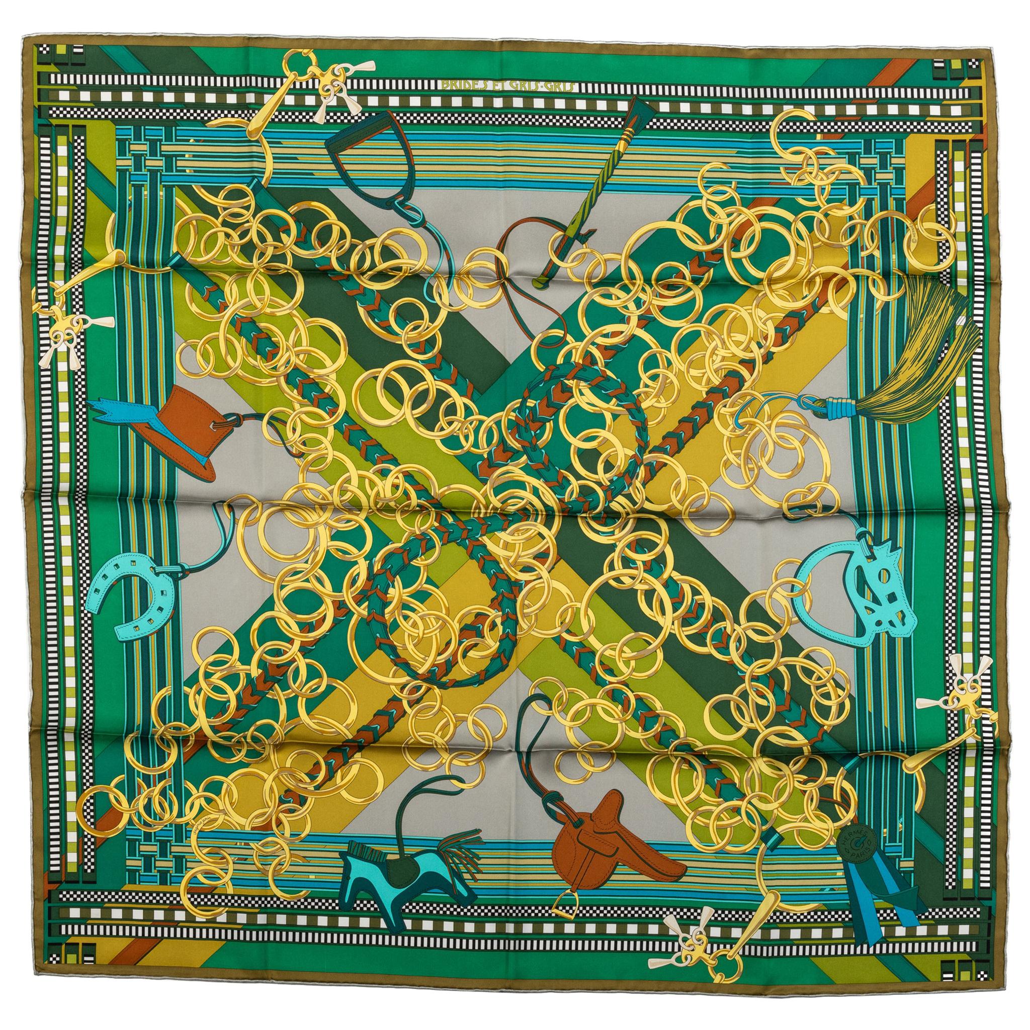 Hermès - Écharpe en soie verte à breloques pour sac en vente