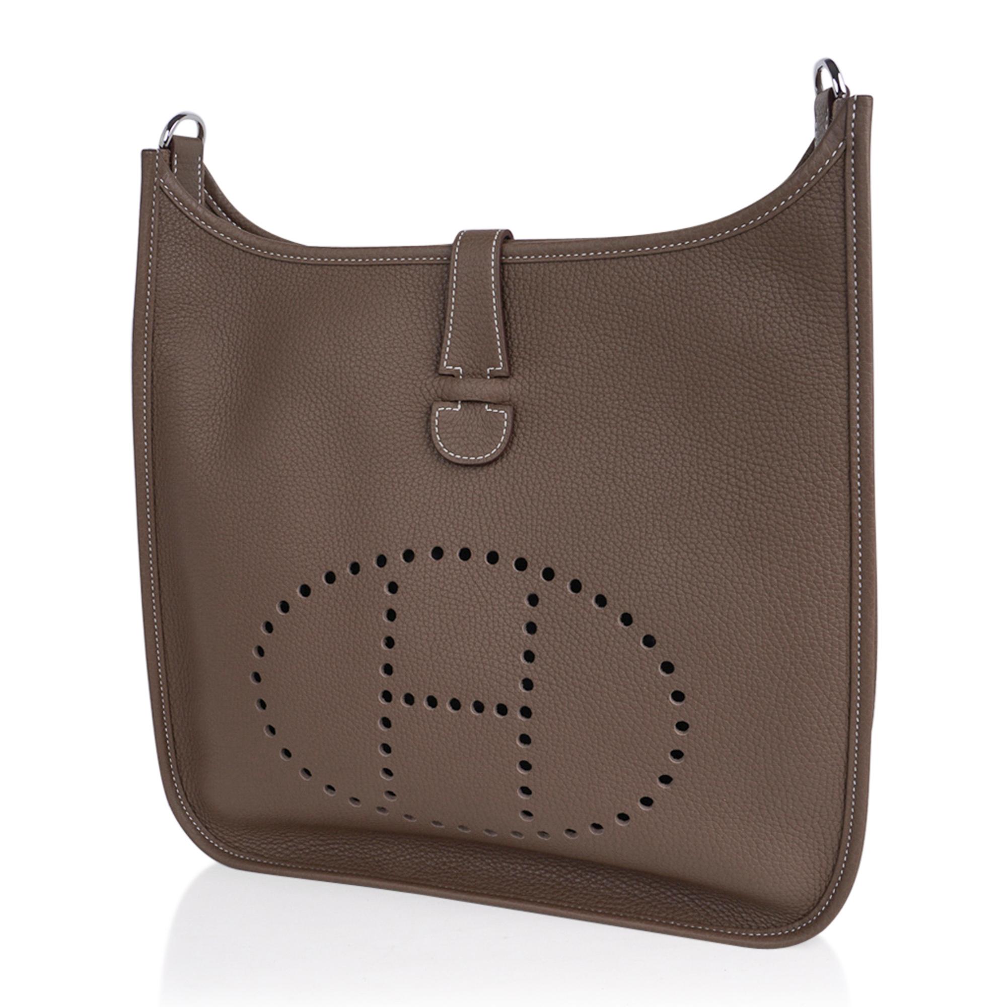 Hermes Bag Evelyne GM Etoupe Clemence Palladium Hardware In New Condition In Miami, FL