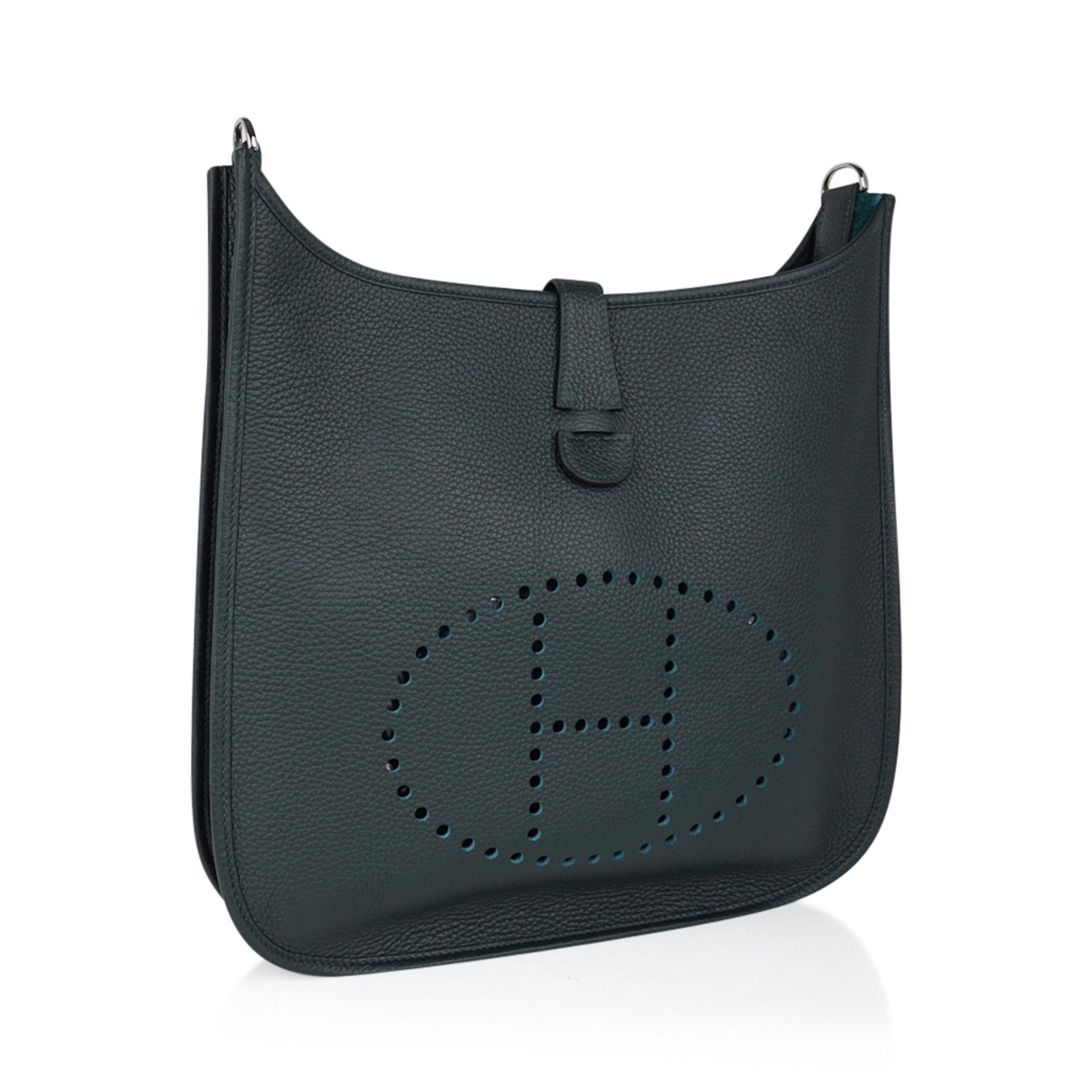 Mightychic offers a guaranteed authentic Hermes Evelyne GM featured in rich, saturated Vert Fonce.
Hermes Vert Fonce is a deep, dark green.
Fresh with Palladium hardware and Clemence leather.
Fabulous shoulder or cross body bag with roomy interior