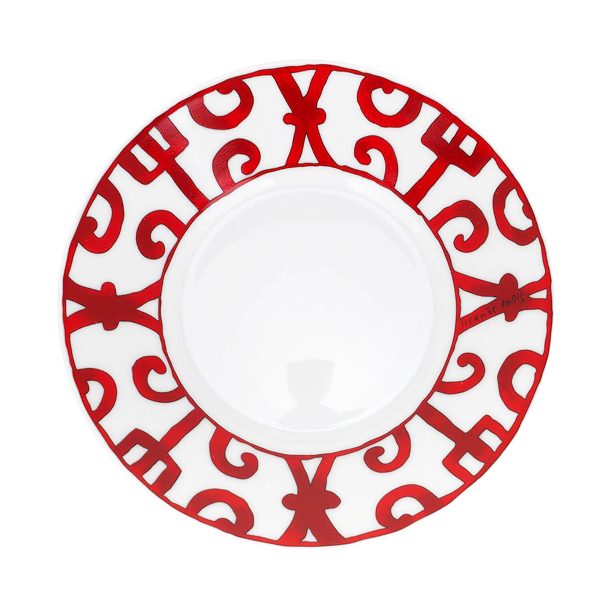 Mightychic bietet eine Hermes Balcon de Guadalquivir Frühstückstasse und Untertasse in Rot und Weiß Set von zwei.
Gönnen Sie sich einen Moment der Ruhe, um die Schönheit und Freude des Porzellans von Balcon de Guadalquivir zu erleben.
Schönes