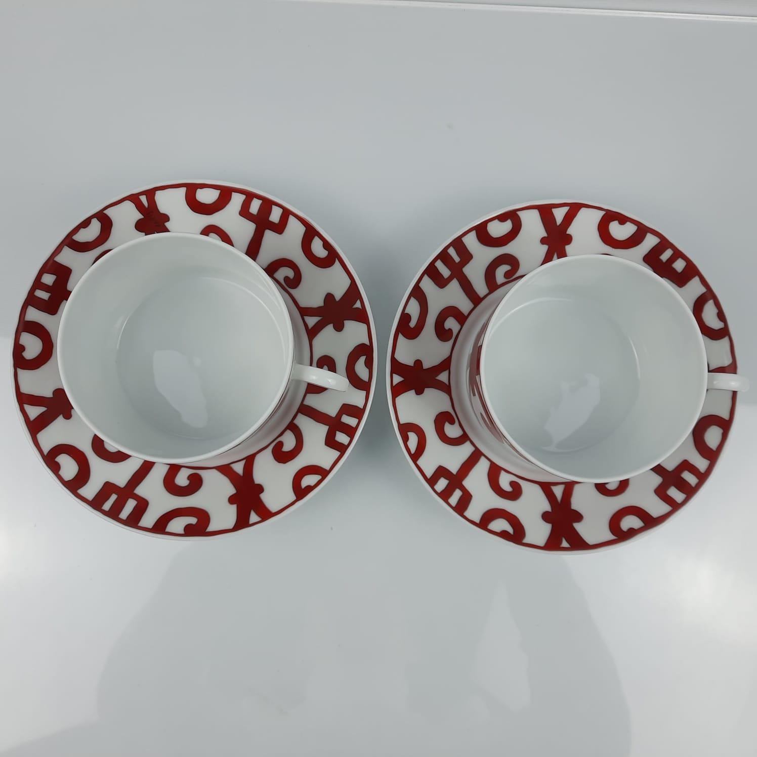 Set of two
Porcelain breakfast cup and saucer
Capacity: 34 cl
