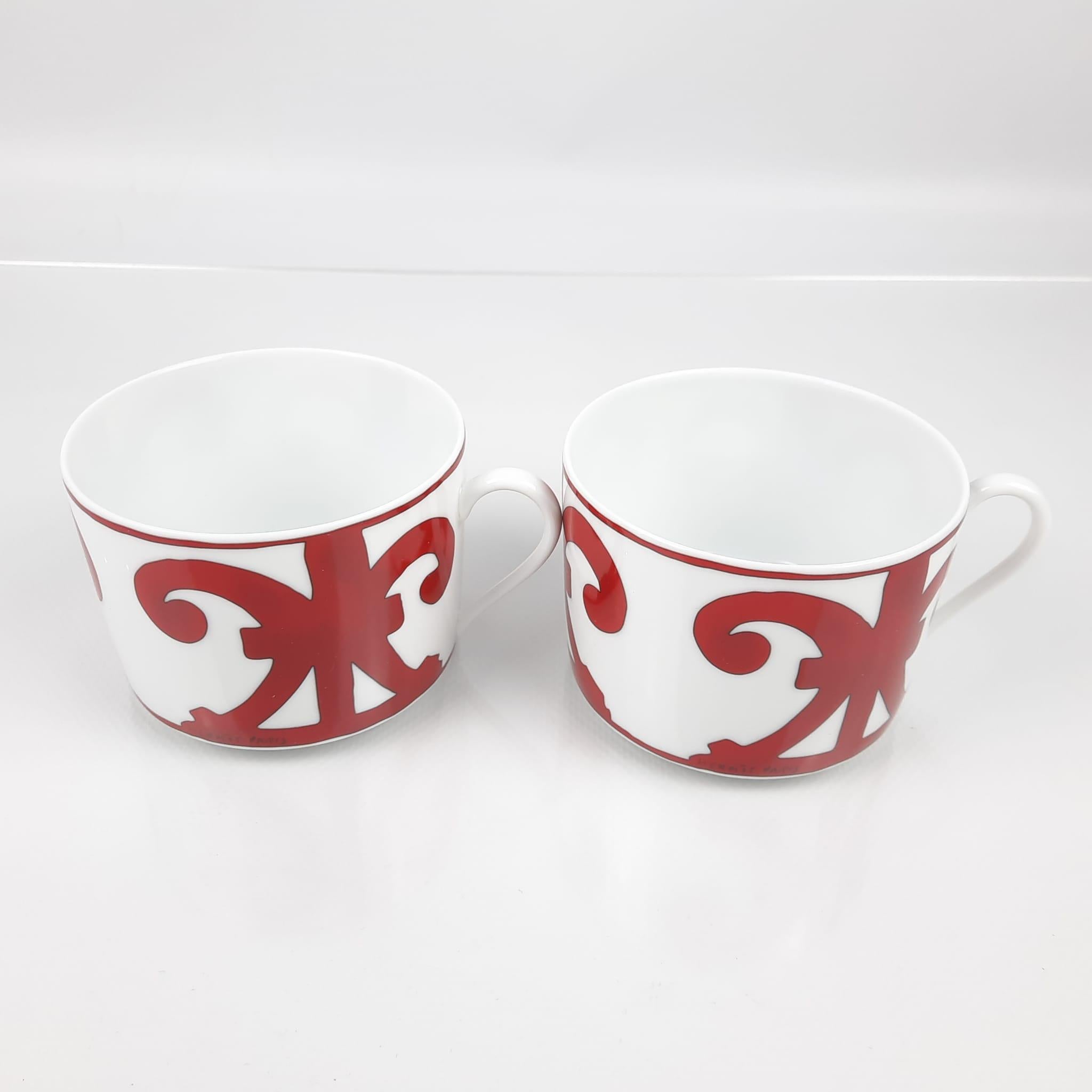 Ensemble de deux
Tasse et soucoupe déjeuner en porcelaine
Capacité : 34 cl