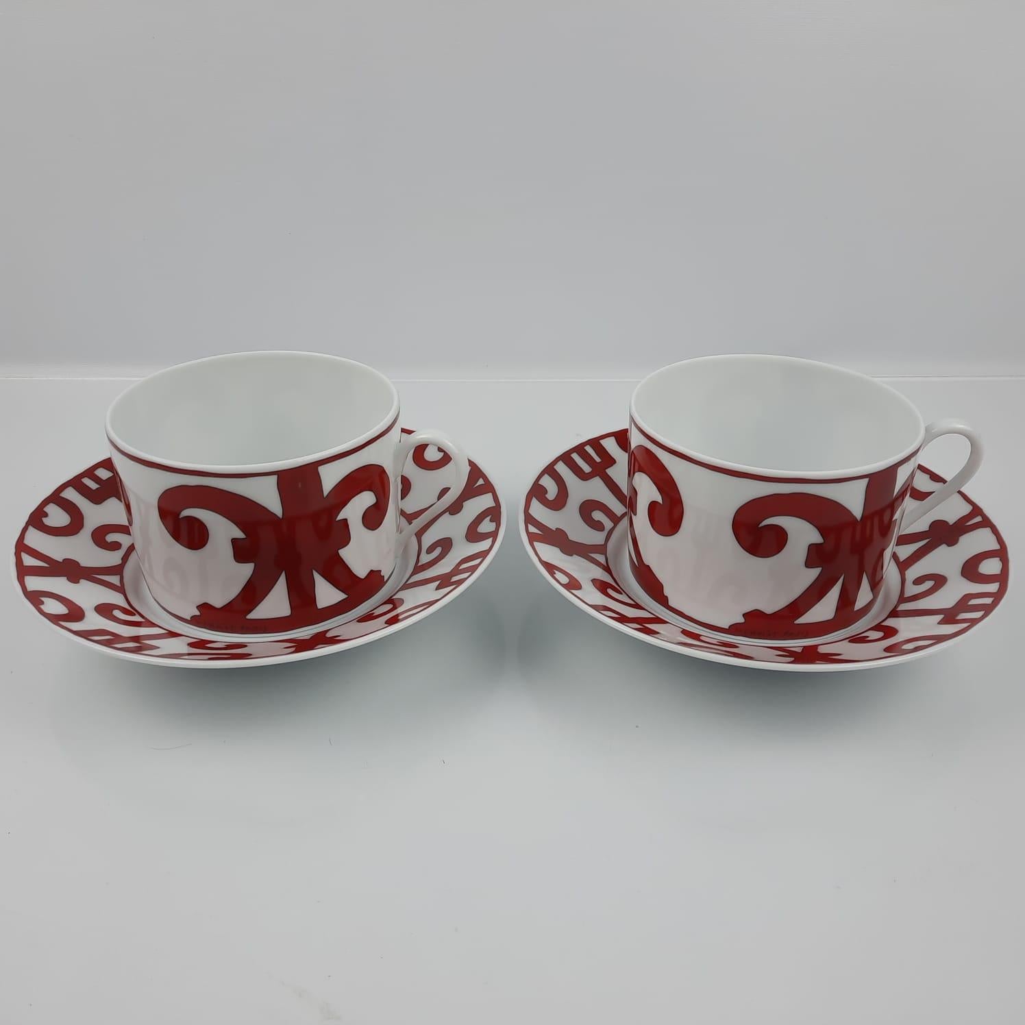 Set of two
Breakfast cup and saucer in porcelain
Capacity: 34 cl