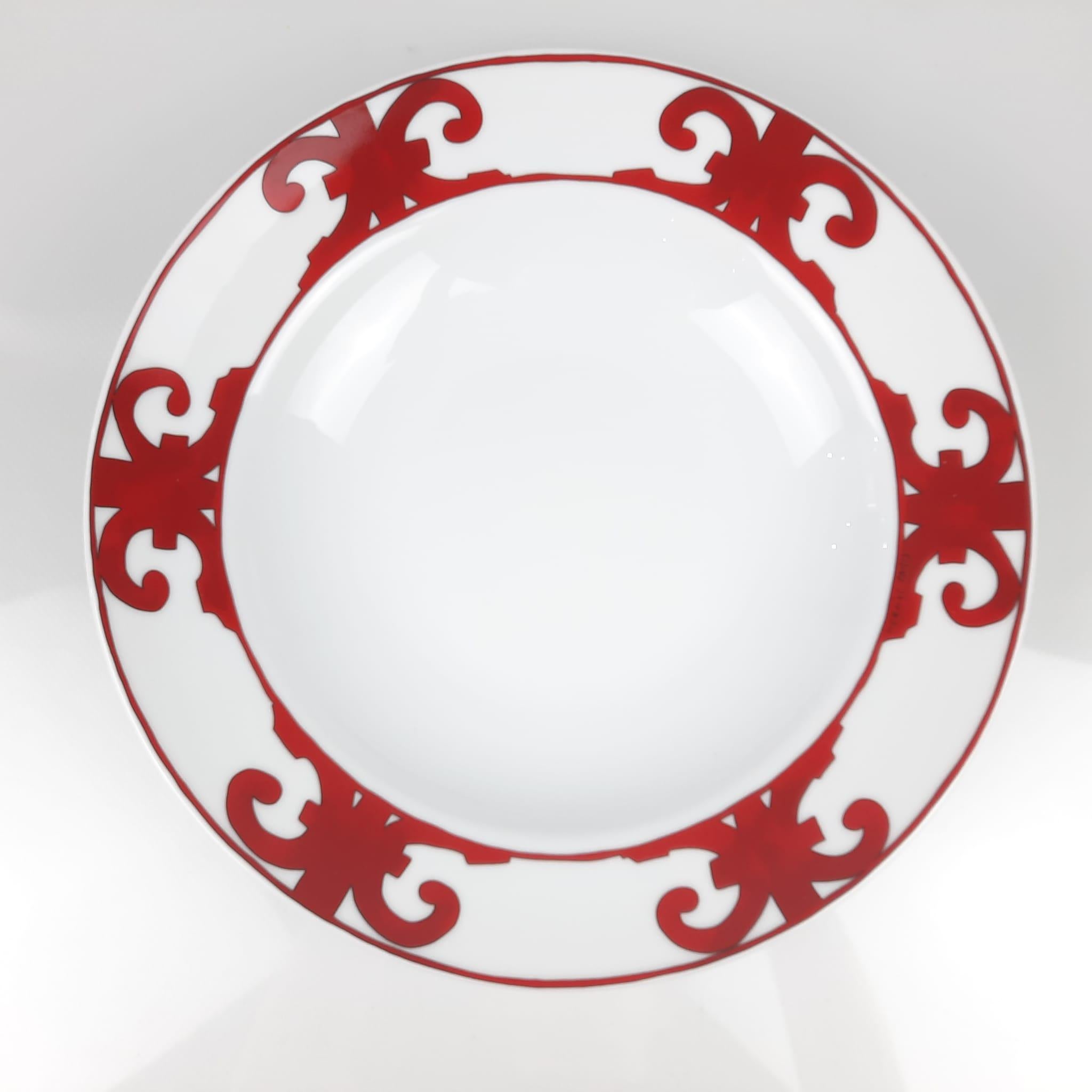Round hollow porcelain dish