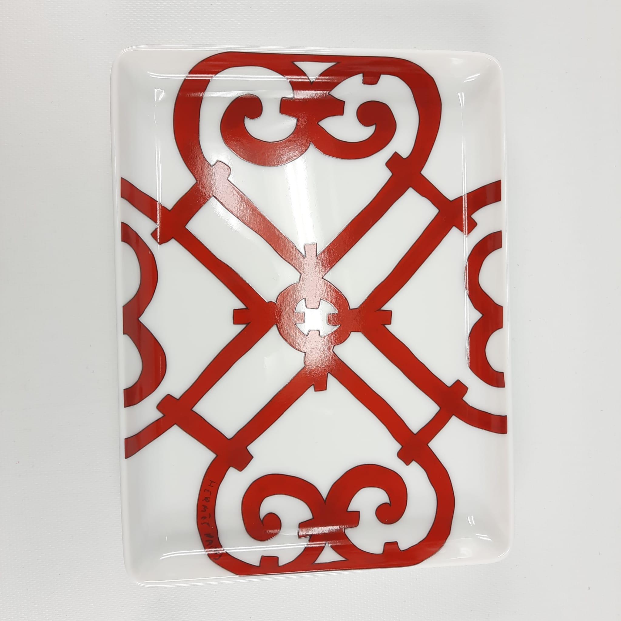 Tray in porcelain
Dimensions: L 16 x W 12 cm