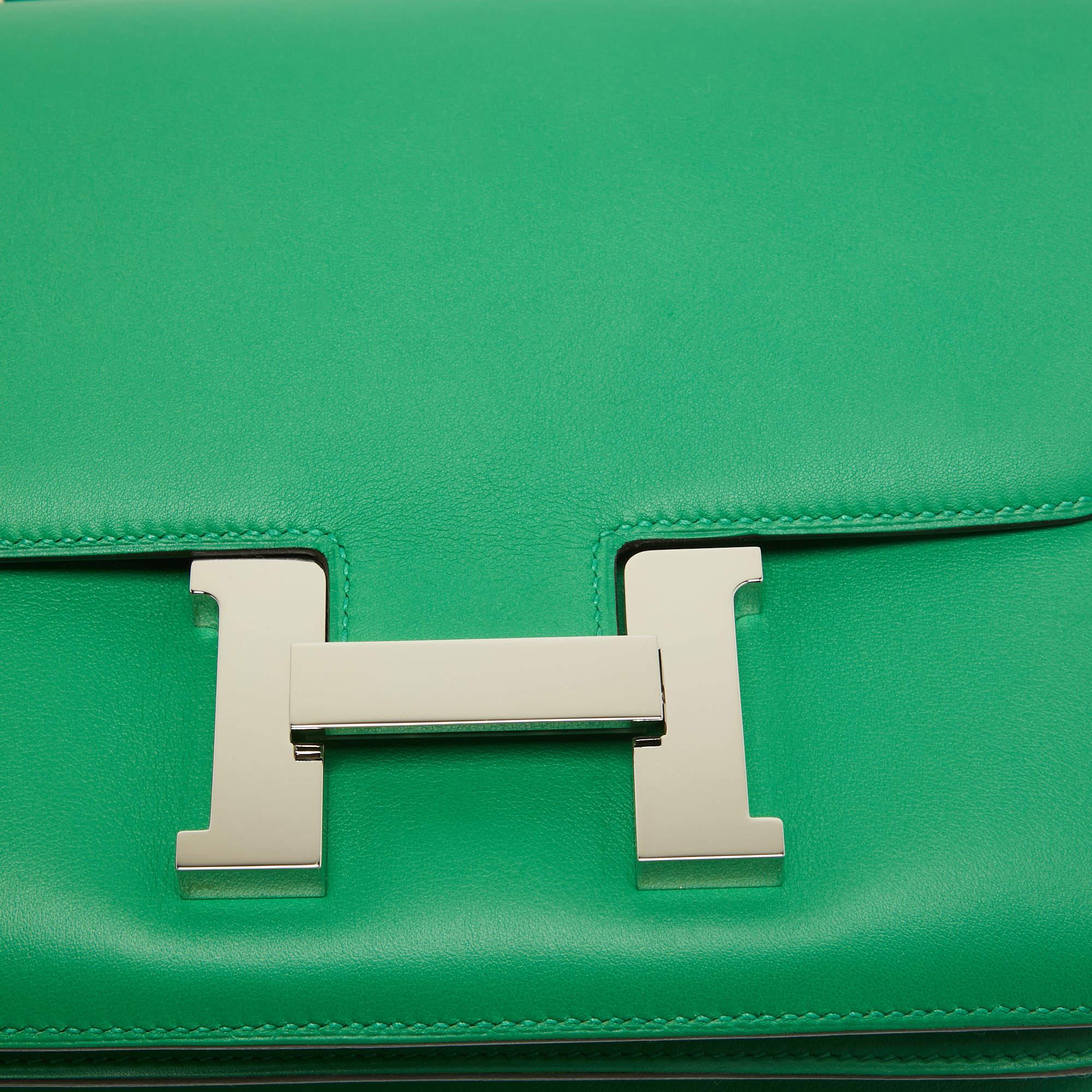 Hermès Bamboo Swift Leather Palladium Finished Constance 23 Bag In Excellent Condition In Dubai, Al Qouz 2